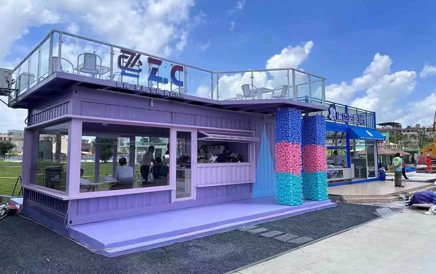 Glazed Modular Caf&eacute; and Leisure Space